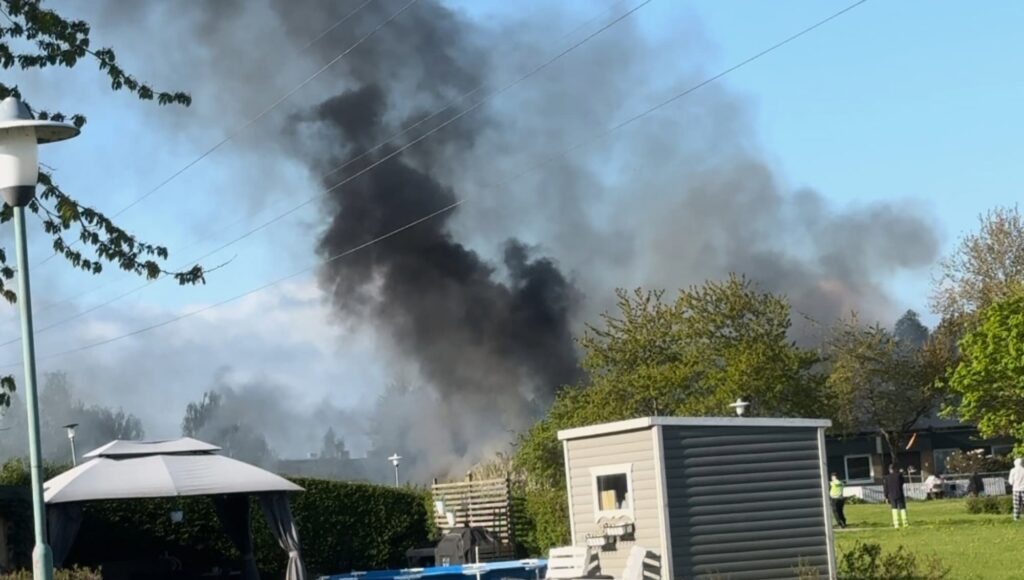 Brandrök i villaområde