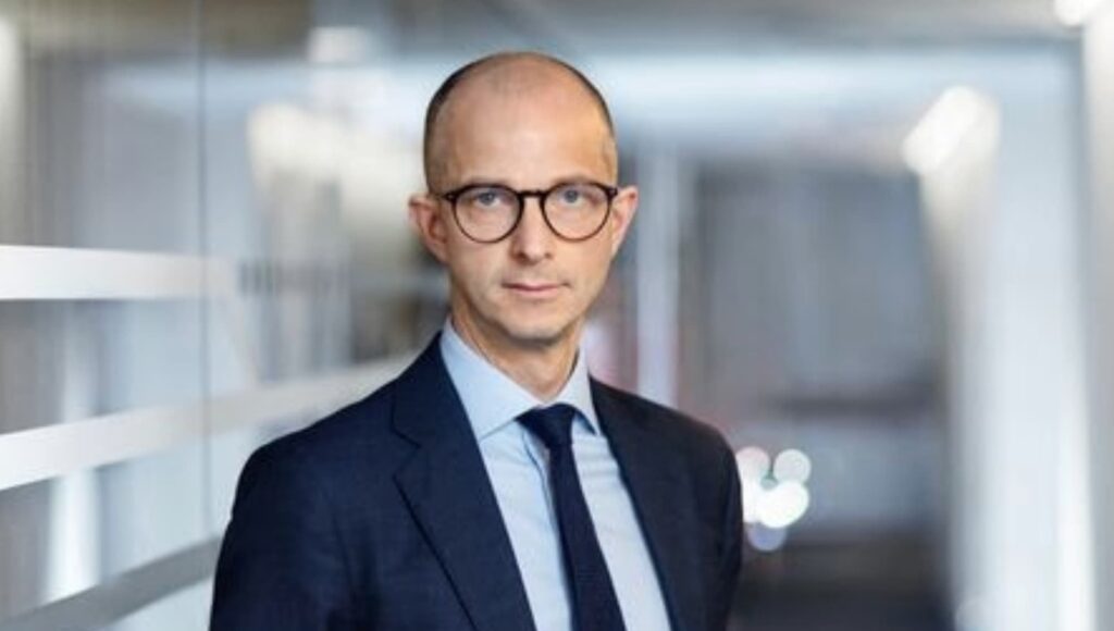 Man med kostym