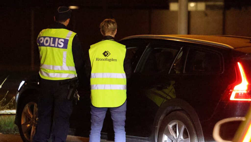 Polis vid en bil