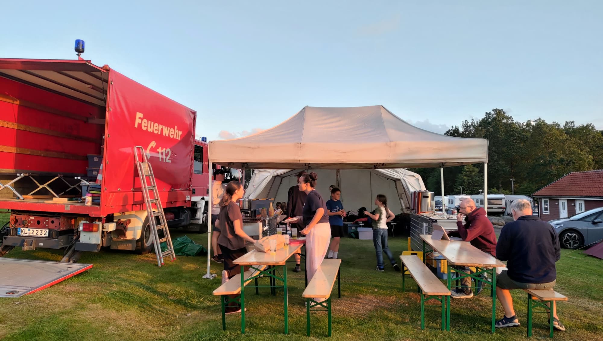 Brandbilarna från Tyskland som gästade Daniel Daemis camping i Osby.