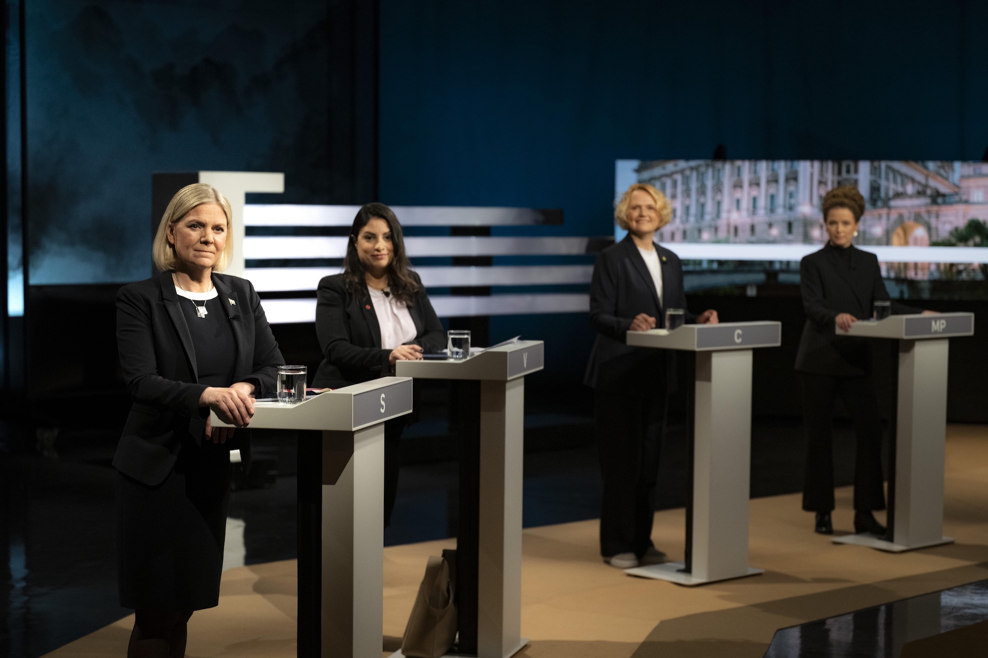 Oppositionen drar åt olika håll i sista budgeten före valet