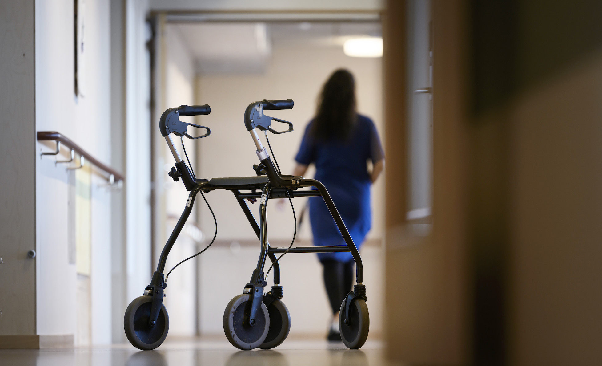 Besparingar pressar personalen i äldreomsorgen