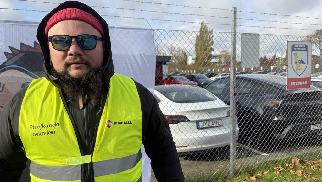 Man i gul väst