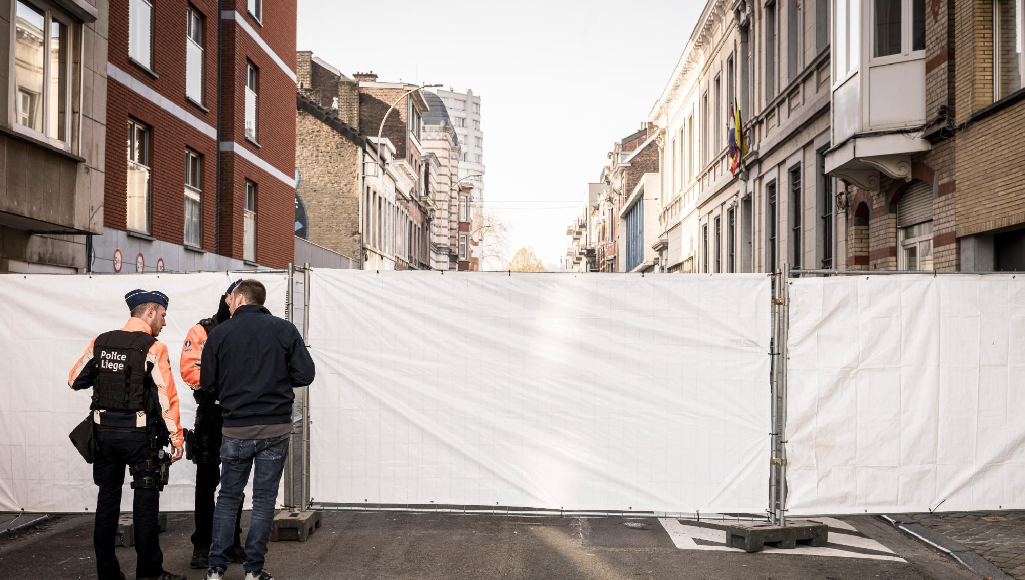 En explosion inträffade vid en synagoga i Liege under måndagen. Liege borgmästare Willy Demeyer fördömer explosionen och menar att det var en 
