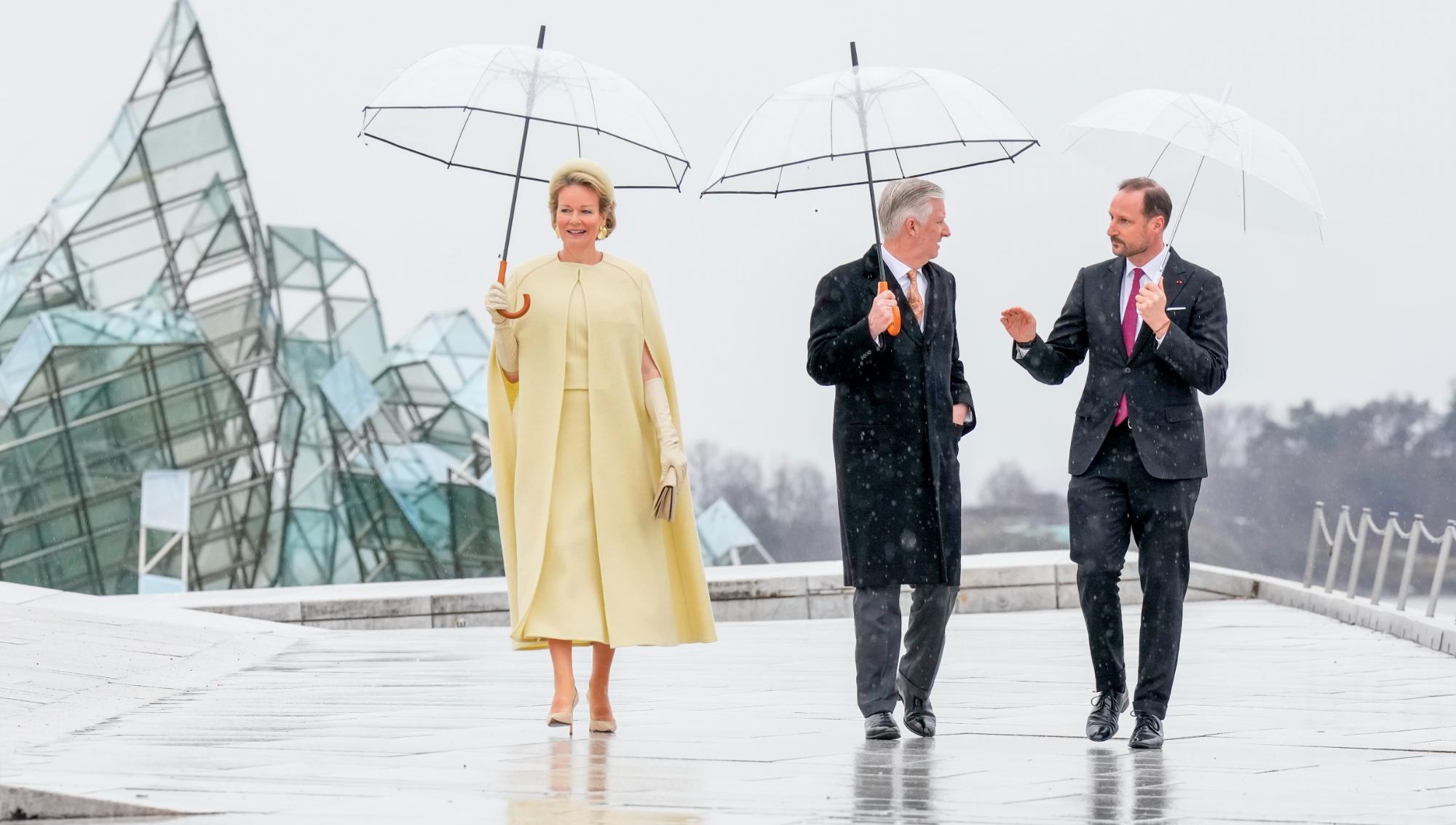 Det belgiska kungaparet under sitt statsbesök i Norge, här tillsammans med den norska kronprinsen vid Operahuset i Oslo. Foto: Heiko Junge/TT
