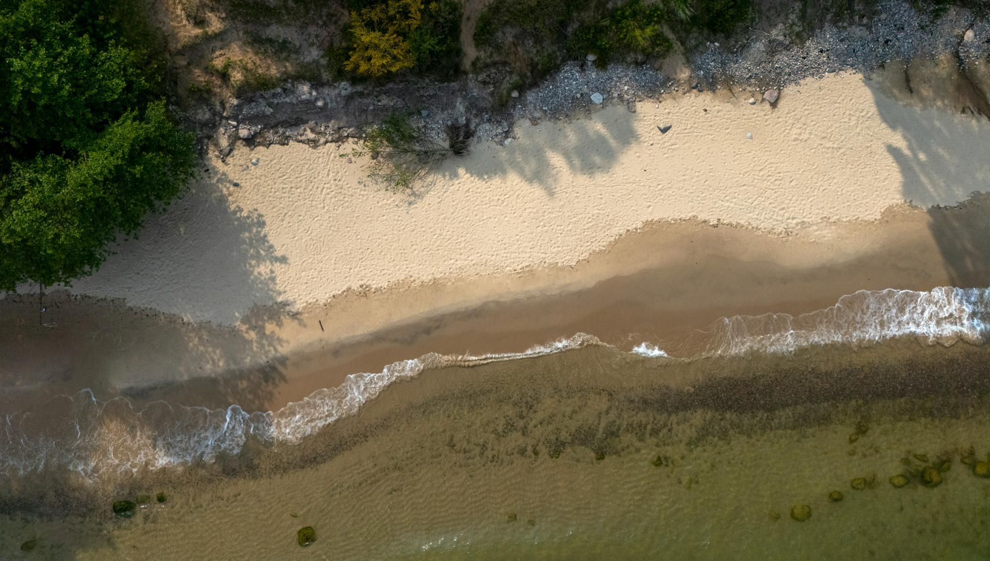 Stranden vid Knäbäckshusen öppnar igen men utan EU-status