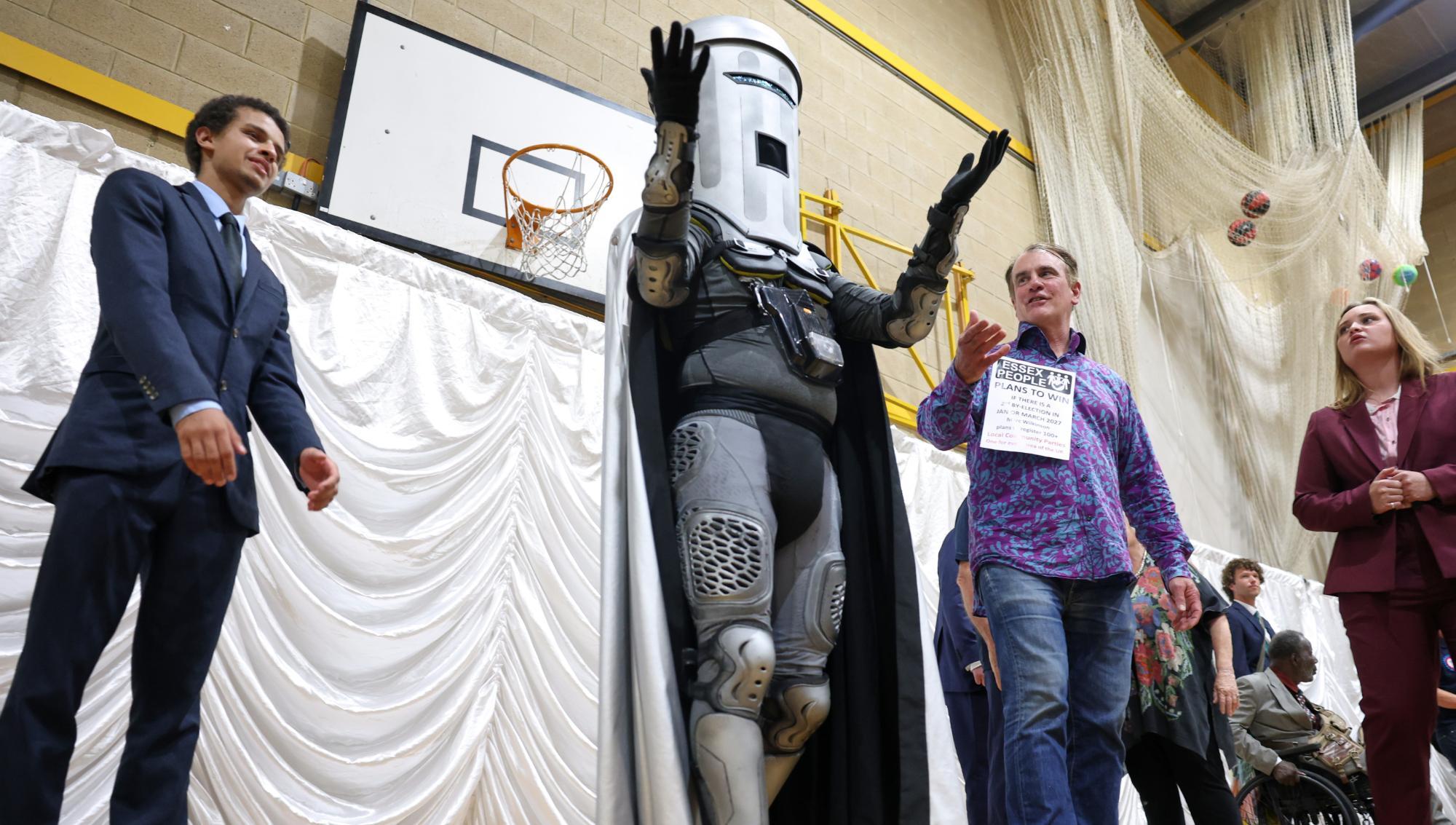 Count Binface som nyligen förlorade mot Reform UK:s kandidat Nigel Farage under fyllnadsvalet i Clacton, England. Foto: Richard Pelham/TT