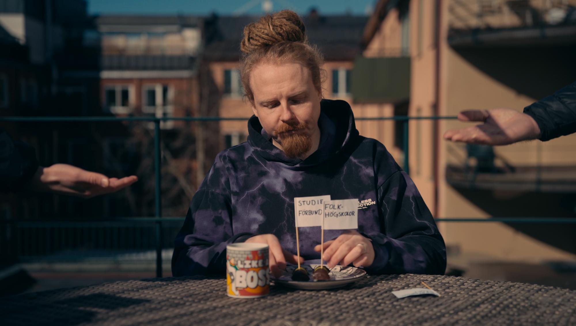 ”De pissar på hela folkbildningen”
